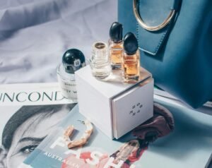 Entre el Glamour y la Fragancia: ¿Valen la Pena los Perfumes de Celebridades?